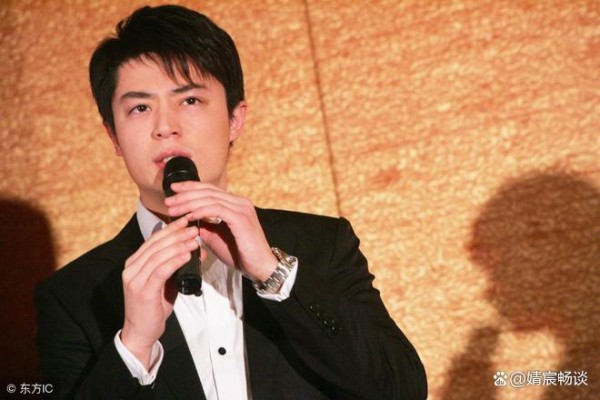 实力演员加菲猫与童星小生的“母子恋”传闻,张凌赫新戏番位之争