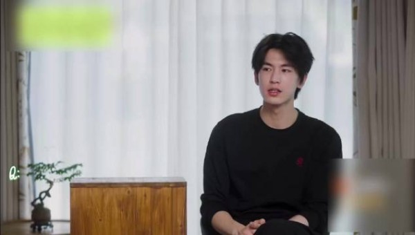 张凌赫素颜受访谈向往的生活录制感受