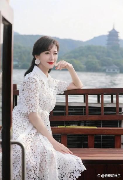 赵雅芝状态遭吐槽:传闻中的“不老女神”们,集体断崖式衰老?优雅老去引热议