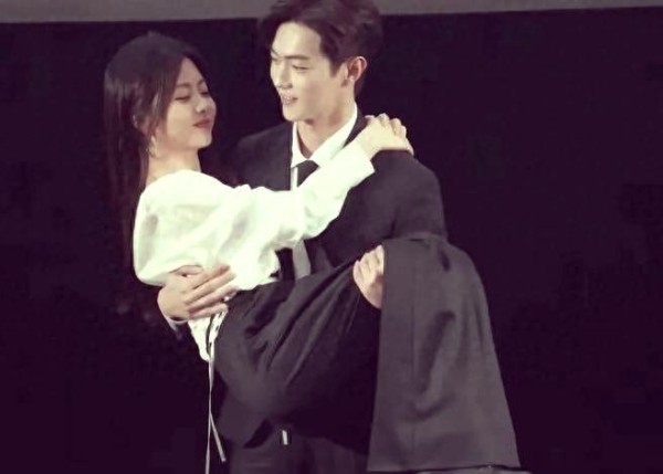 明星出轨事件背后的法律与道德挑战:舆论、隐私与信任的博弈