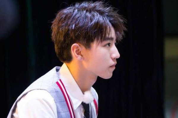 他们如何成为明星?赵丽颖鹿晗逛街时被星探发现,她的原因最神奇