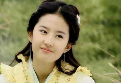 18岁如花的年纪,明星们也是各有殊途,看这些小花们都经历过什么