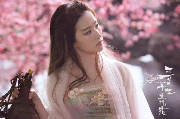 18岁如花的年纪,明星们也是各有殊途,看这些小花们都经历过什么