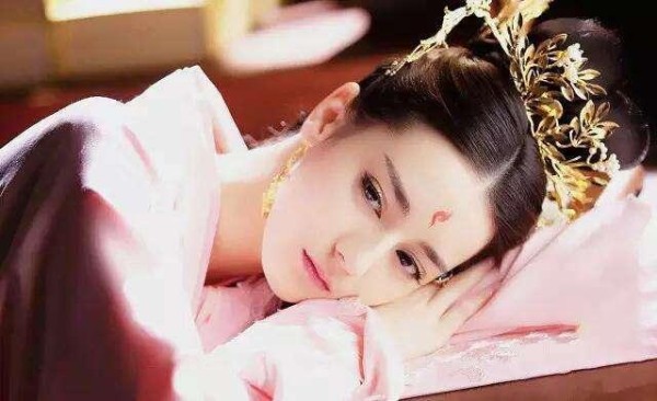 18岁如花的年纪,明星们也是各有殊途,看这些小花们都经历过什么