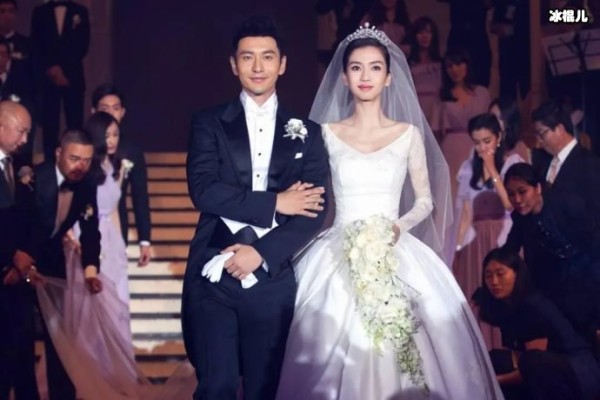 黄晓明带小海绵逛动物园,父子亲密互动