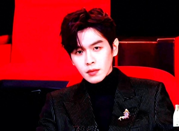 明星背后的家庭故事:父母影响下的艰辛人生