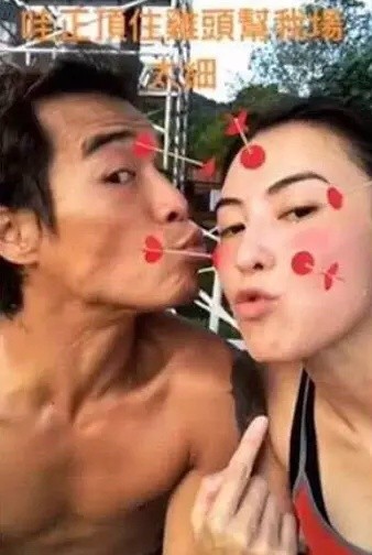 张柏芝刷牙弟弟旁边洗澡惹网友争议,姐弟俩关系到底有多好?