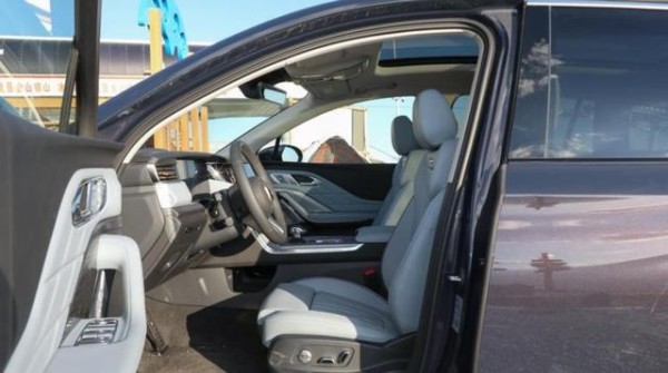 即将开讲红旗H56,近期更新可能放缓,因为重要车型懂车帝HS6需重点学习,红旗不仅卖颜值更隐藏巨大技术差距-有驾