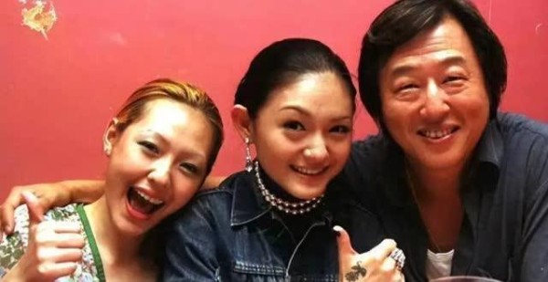 S家崩盘,王伟忠弃子,大S最后笑容藏秘密,孩子成筹码,太惨!