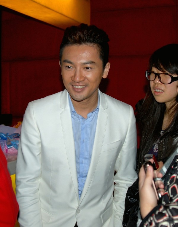 苏有朋"卖艺不卖身"风波:明星与粉丝的权益边界在哪里?(图2)