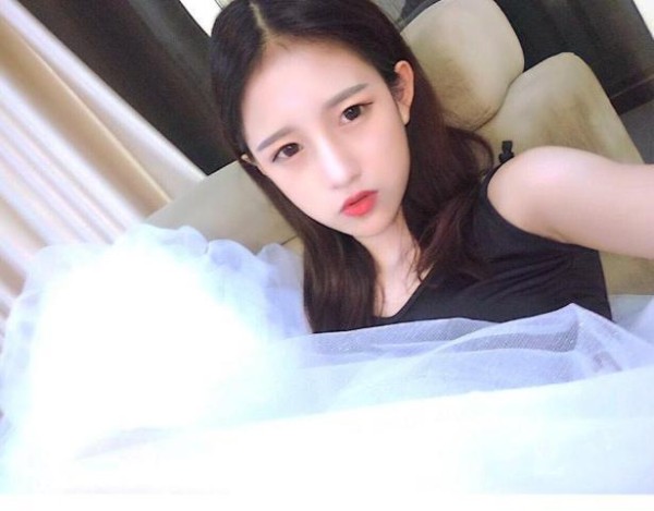 网红界的防火防盗防闺蜜?王逗逗和张弛分手,是因为闺蜜董一涵?