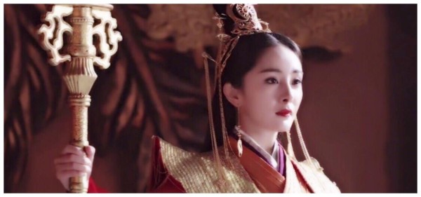 什么叫做明星的生活?杨幂熬夜到三点用两万的护肤品