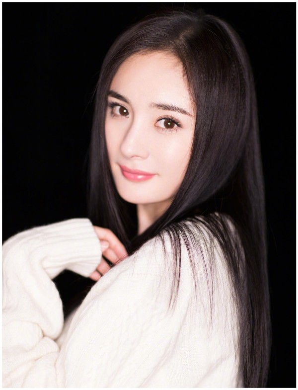 什么叫做明星的生活?杨幂熬夜到三点用两万的护肤品