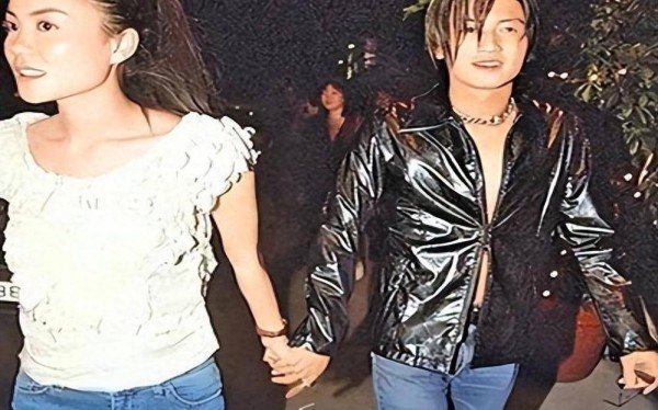 看完谢霆锋细节，王菲深情难敌，张柏芝成意难平之最