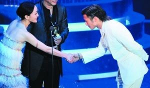 谢霆锋周迅否认恋情：全面剖析相恋证据