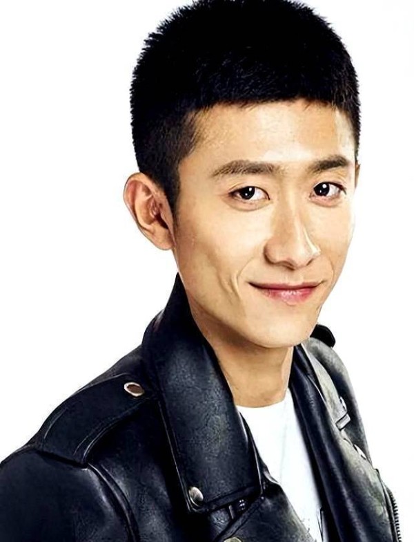 一场演出,戳穿33岁张一山圈中地位,这次为他撑腰的,不止宋丹丹