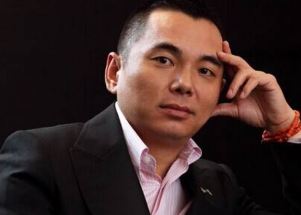 李厚霖用50颗彩钻赢得秦海璐芳心,与李湘闪婚分手,如今投身公益