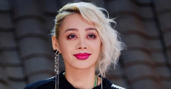 张柏芝给宁静刷嘉年华,宁静直言明星私下联系稀少尴尬真话曝光,正好张柏芝在直播场面微妙引发热议