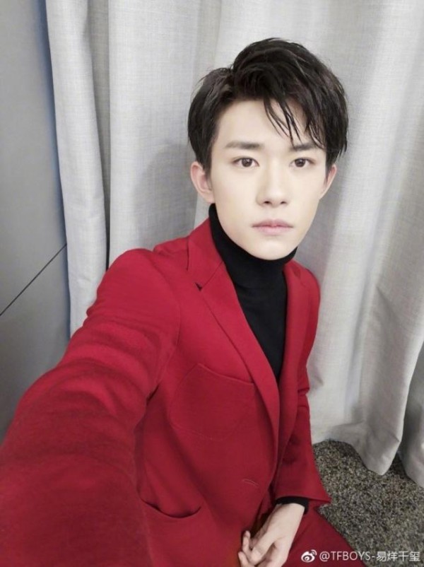 如何装作看过春晚了?易烊千玺假发和张艺兴的糖葫芦都是重点知识