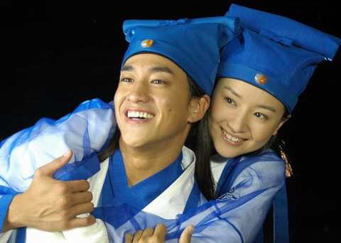 何润东与小8岁的娇妻,低调相恋7年结婚,妻子长相撞脸江疏影