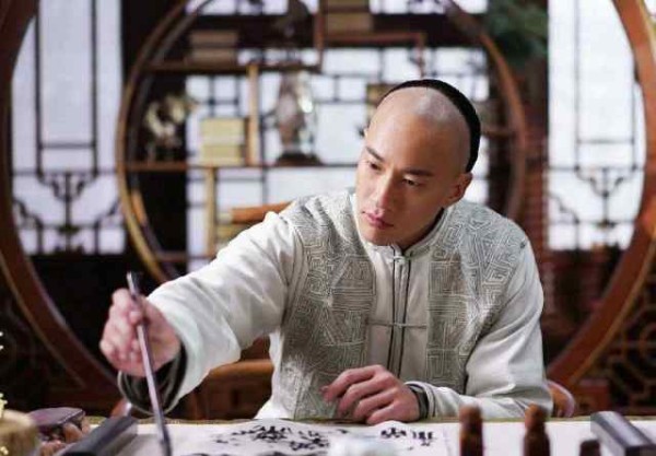 何润东与小8岁的娇妻,低调相恋7年结婚,妻子长相撞脸江疏影