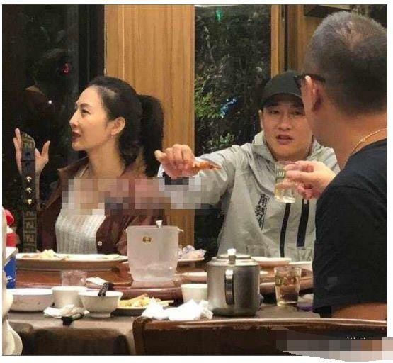 何润东生日与老婆大秀恩爱,相恋十年甜蜜如初