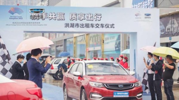 喷香哥不愧是行走的流量包啊,这次因为给四叔买车,竟意外带火远通车行也赚足了眼球,真正实现了名利双收的完美转化-有驾