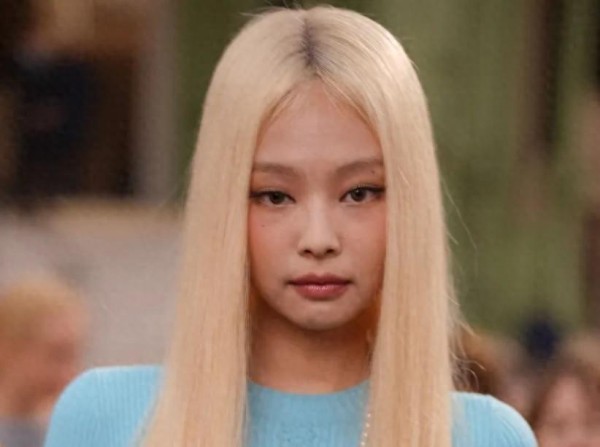 韩星Jennie讨好欧美失败!合照被同框女星嫌弃,场面尴尬又好笑!