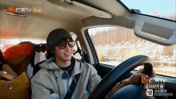 《花儿与少年》明星素质一览无遗,周雨彤、金晨、荣梓杉令人不适!