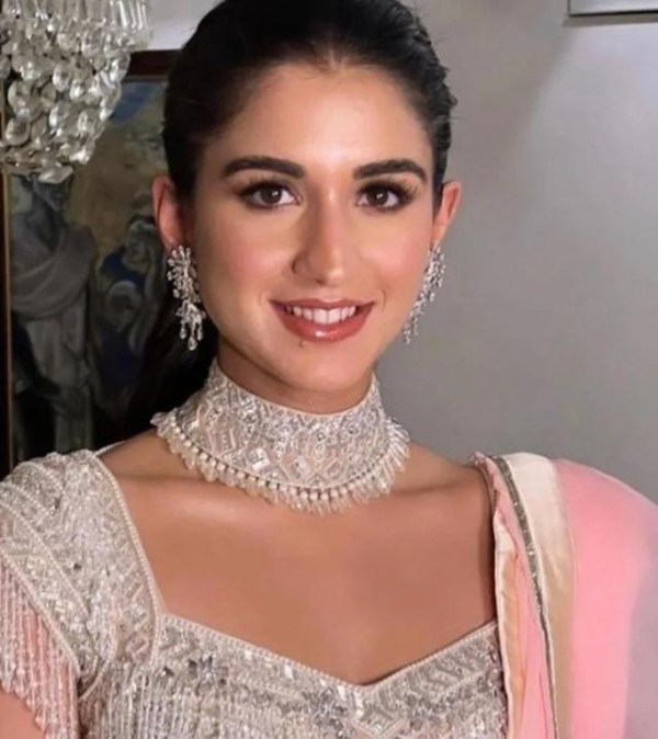 印度豪门盛事,安巴尼家族联姻引关注,豪华婚礼彰显财富实力