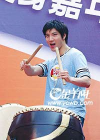 “包养说”掀起疑云 王力宏怒告李明依