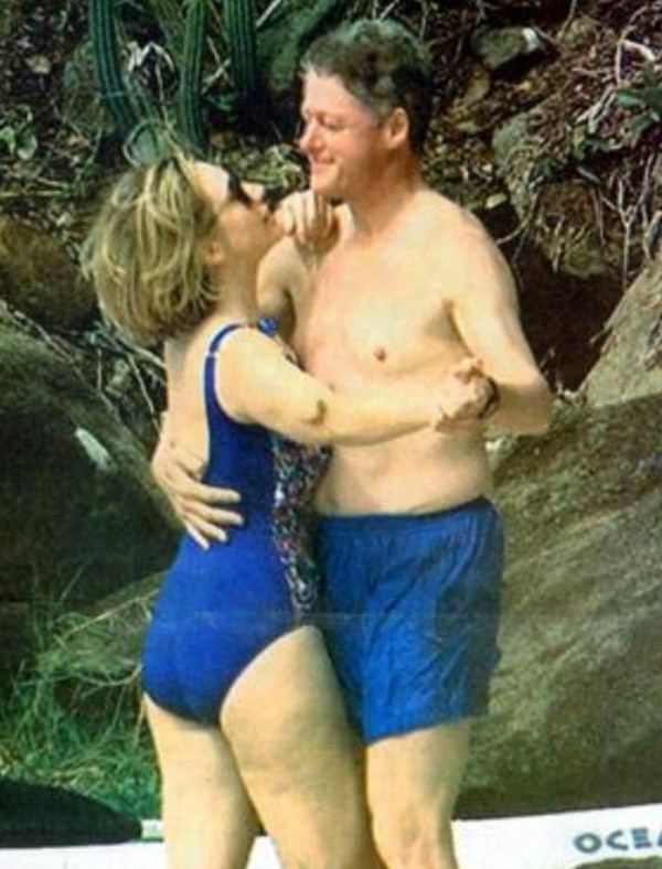 25年前,希拉里和克林顿在海边热情拥舞,还不知道拉链门丑闻将至