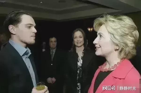 小李子有点紧张,希拉里两眼放光