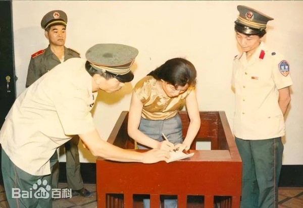 她是第一个被枪毙的女星,曾火遍大江南北,临终前:我是有功之臣