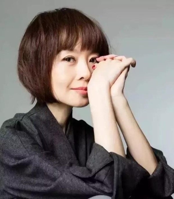 招财觅影:明星隐私 爱情观 明星恋爱,公众应保持何种态度?
在这个信息爆炸的时代,明星的私生活往往成为公众关注的焦点。近日,有关鲁豫和阿云嘎的同居传闻引发了热议。作为公众人物,他们的私生活理应受到尊重。事实上,研究表明,恋爱对人的身心影响巨大,但个人感受和状态千差万别,我们不能简单地将外在变化归因于恋爱本身。
在我公众对明星恋情的过度关注,反映出一种对个人隐私的侵犯和对明星个人生活的过度干涉。我...