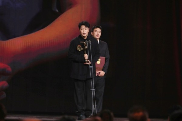 陈思诚戴墨斩获金鸡最佳导演 壹同制作彰显厂牌持续创造力