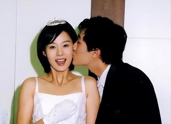他与金贤珠相恋14年情断,竟娶小17岁女主播,婚后变身油腻男
