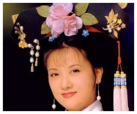 张国立现任妻子和前任妻子的对比,一张离婚协议让邓婕痛苦一辈子