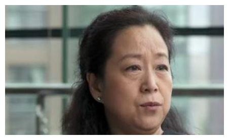 张国立现任妻子和前任妻子的对比,一张离婚协议让邓婕痛苦一辈子