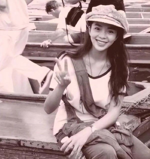 52岁央视主持人朱迅近况曝光，生命终将结束，为何不勇敢面对生命？