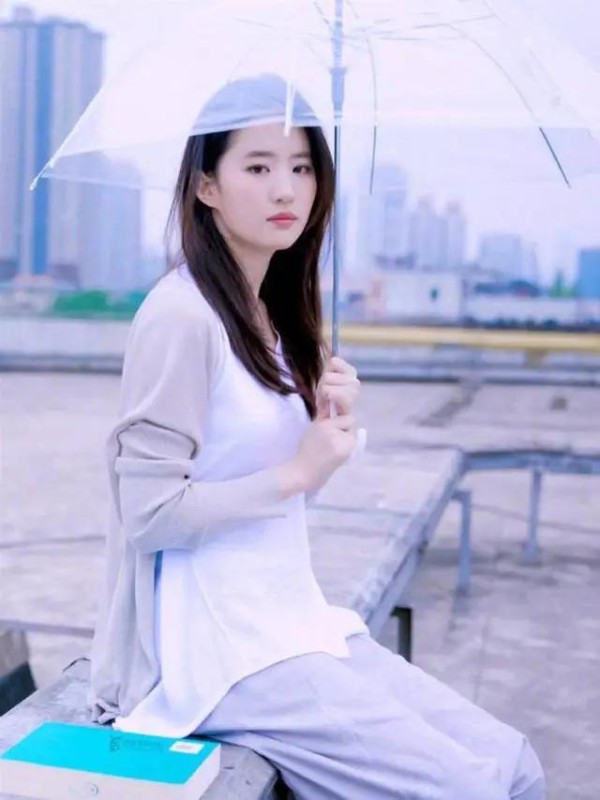 现代版农夫与蛇,去国外的明星们要求派专机接回国,一落地就耍横