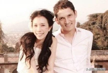 莫文蔚为初恋停工1年,走过7年之痒,享受2人世界