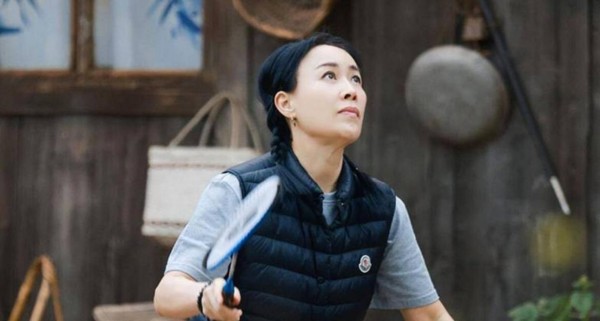 那英虽然和王菲是好朋友,但她非常同情张柏芝,这恰恰说明张柏芝经历了不为人知的真实困境,隐藏着比表面更复杂的辛酸故事