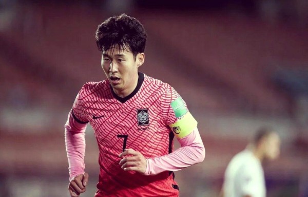 孙兴慜与金智秀的恋爱风波:父亲反对与职业影响