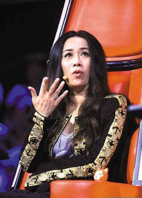 那英的“三大恩怨”：说刀郎是农民只能排第三，第一已经离世三年