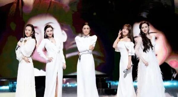 那英与张柏芝:从竞争到友谊的非凡旅程