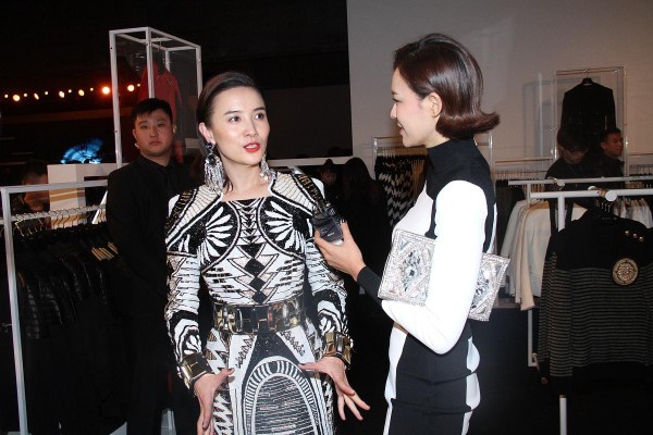 那英宋佳“塑料姐妹”疑云:从合唱细节到患难真情,拆解娱乐圈真友谊密码