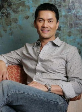 跟林志颖一样“逆生长”,去敬老院送温暖,63岁被60岁老人称小伙子