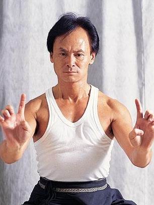 【香港一代武打明星 刘家辉瘫痪没钱治】妻离子散,晚景凄凉……