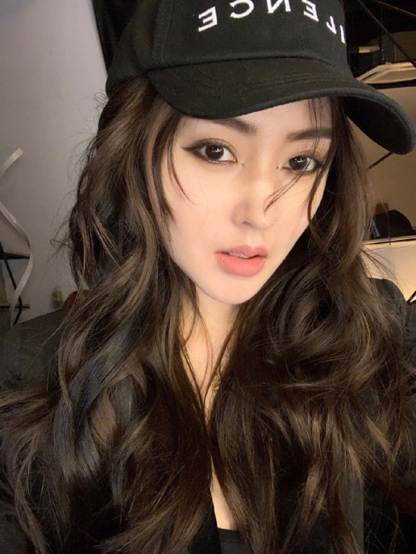 继用杉菜自喻后张天爱又陷争议,这次是和跟亲哥哥过于亲密